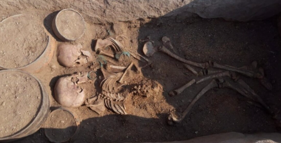 Bronze Age Couple Lovingly Embracing Each Other Discovered After 3000 Years 2