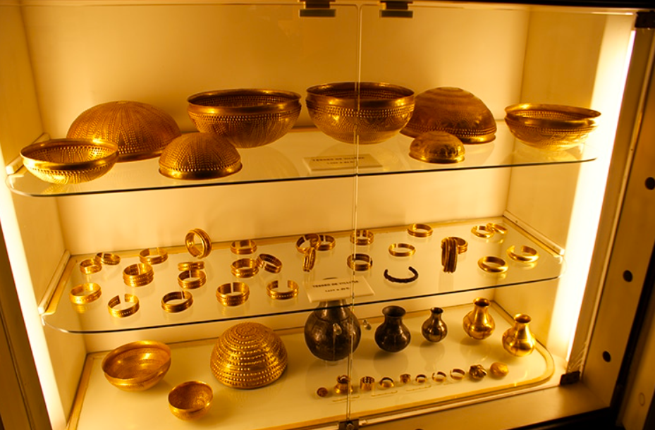 Incredible Bronze Age Treasures Discovered To Have Been Made Out Of Meteorite 2