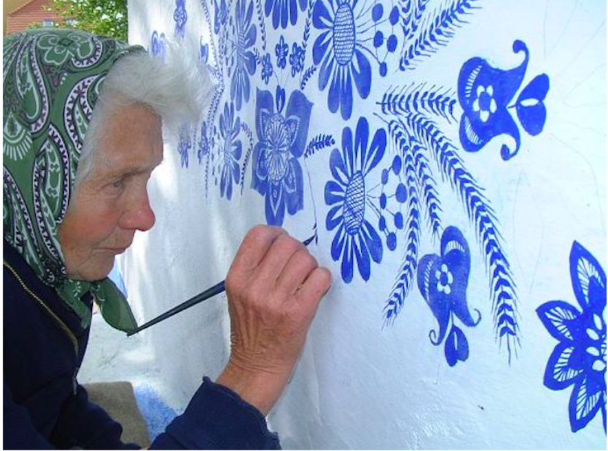 90-Year-Old Woman In Czech Republic Artistically Transforms Houses 2
