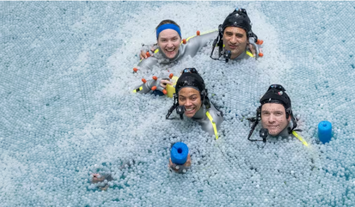 Kate Winslet Breaks Record For Longest Period Underwater Without Oxygen 2