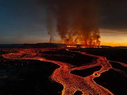 Lava Pouring Out Of The Sundhnúka Crater In Iceland Caught In Amazing Photographs