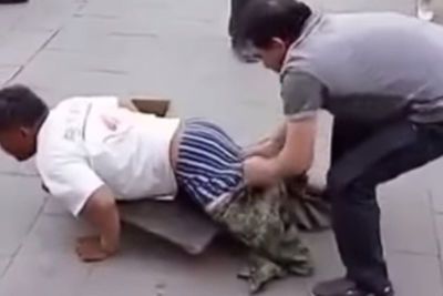 Video: Beggar In Beijing Gets Exposed As A Fraud When A Random Passerby Pulls The Beggar's Shorts Off And Shows That He Has Legs After All!