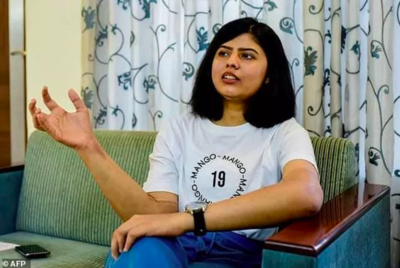 Woman Who Had Male Transplanted Hands Turns More Feminine Over Time