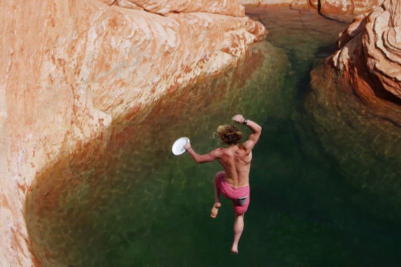 Watch These Guys Catch A Frisbee In The Most Extreme Situations! 1