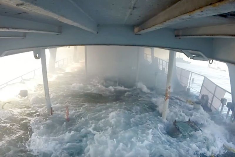 Video: Mexican Navy Sinks An Old Gunship Covered In Go Pro Cameras, To Create A New Artificial Reef. 1