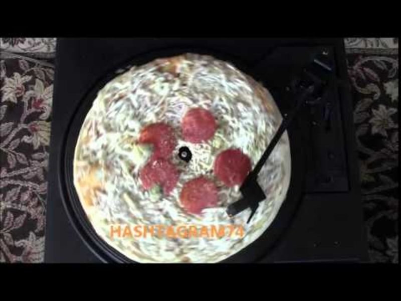 Video: What A Pizza Sounds Like On A Record Player 1