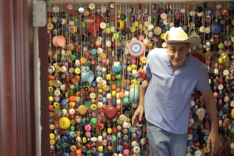 Video: Weirdo Doctor Owns Over 10000 Yo-yo's! 1