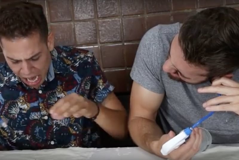 Video: People Extract Their Own Earwax! 1