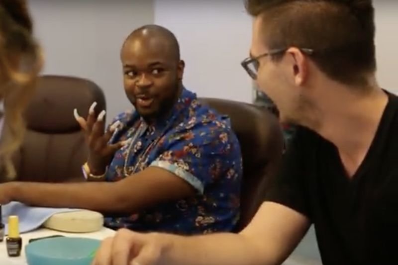 Video: Guys Try Acrylic Nails For A Week 1