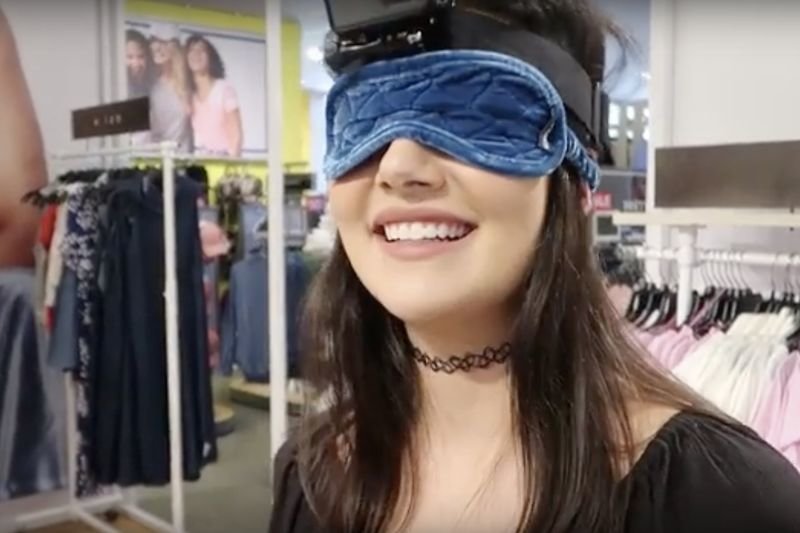 Video: Buying An Entire Outfit Blindfolded! 1