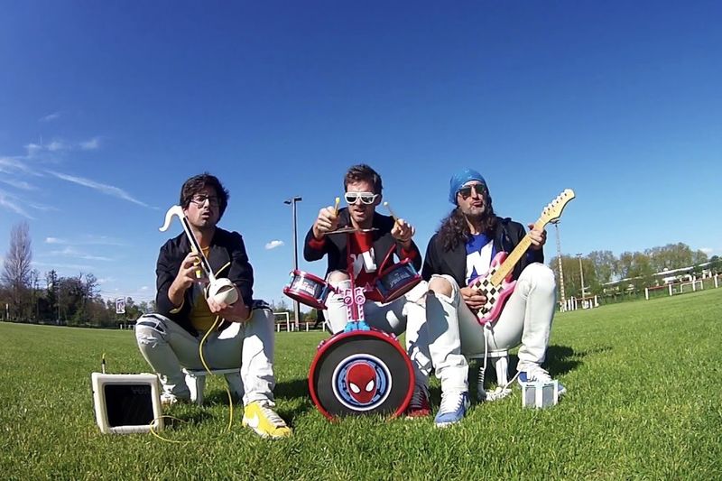 Video: Rocking On – The Mini Version! 1