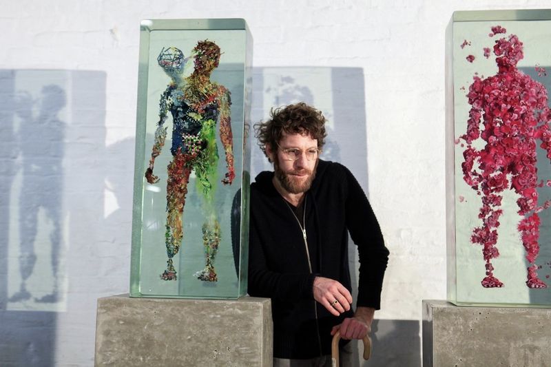 Video: Through The Looking Glass Of Dustin Yellin's Art 1