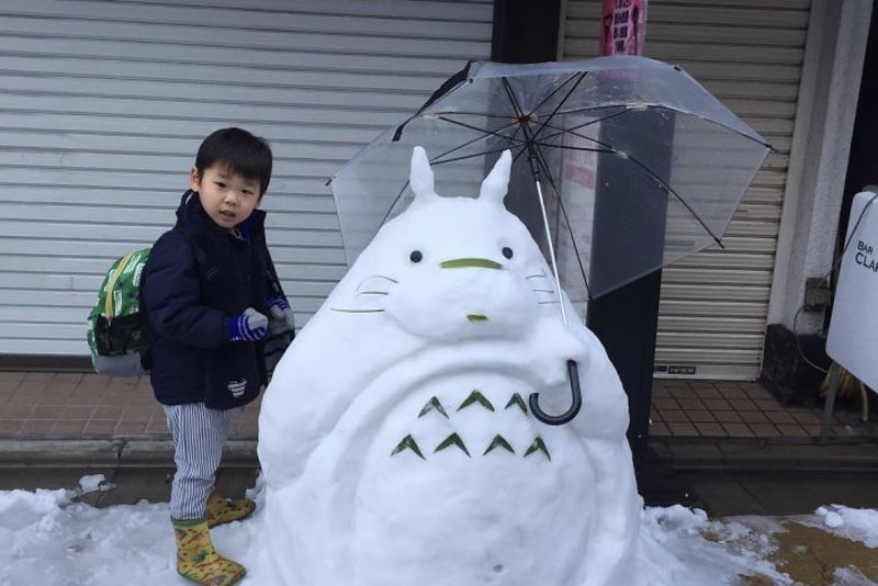 Video: When Facing The Inconvenience Of Snow, Make Art! 1