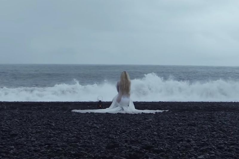 The Meaning Behind Avril Lavigne's New Song | Head Above Water 1