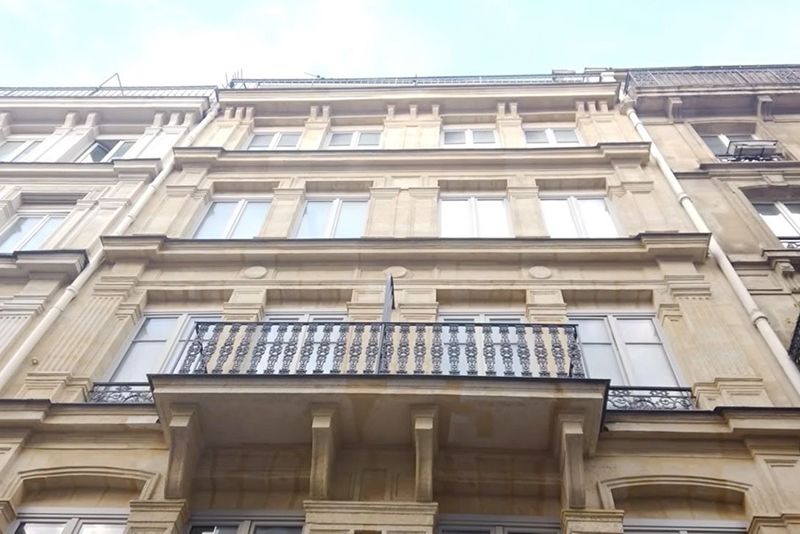 Paris’ Fake Buildings 1
