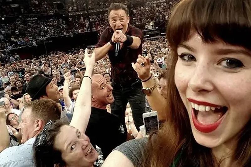 When Celebs Photobomb Ordinary People 1