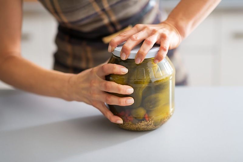 Woman Pops Open Jar Lid That Three Men Couldn’t 1