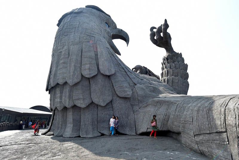 Sculptor Takes 10 Years To Complete World's Largest Bird Sculpture In India 1