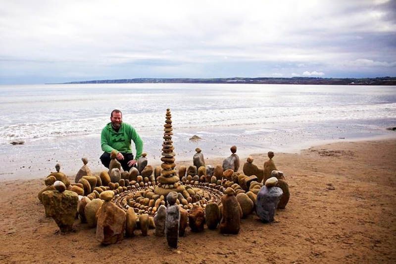 Nature Artist Creates Mesmerising Mandalas And Spirals Out Of Stones And Rocks 1