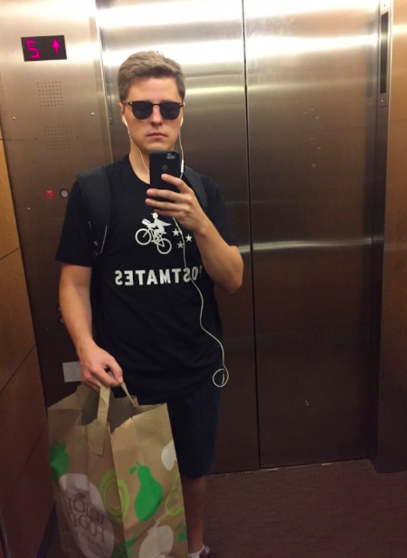 Clever Guy Sneaks CV Into Agencies By Hand-Delivering Boxes Of Donuts 1