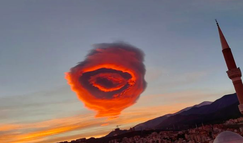 UFO Shaped Cloud In Turkey Creates Stir Online 1
