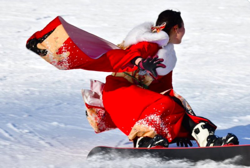 Japanese Woman Blows Away Audience While Snowboarding In Kimono 1