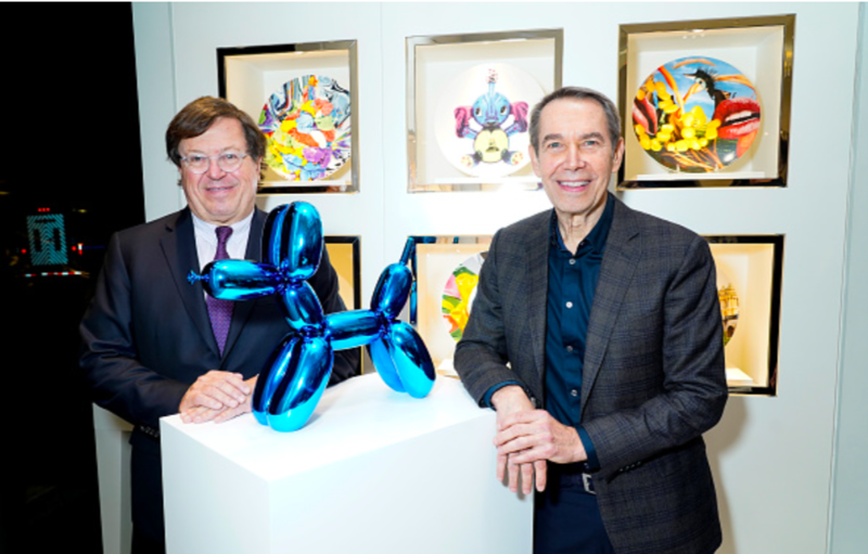 Expensive Jeff Koons Balloon Dog Sculpture Accidentally Broken By Visitor 1