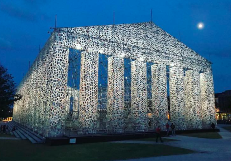 Artist Creates Incredible Replica Of Parthenon Out Of 100 Thousand Banned Books 1