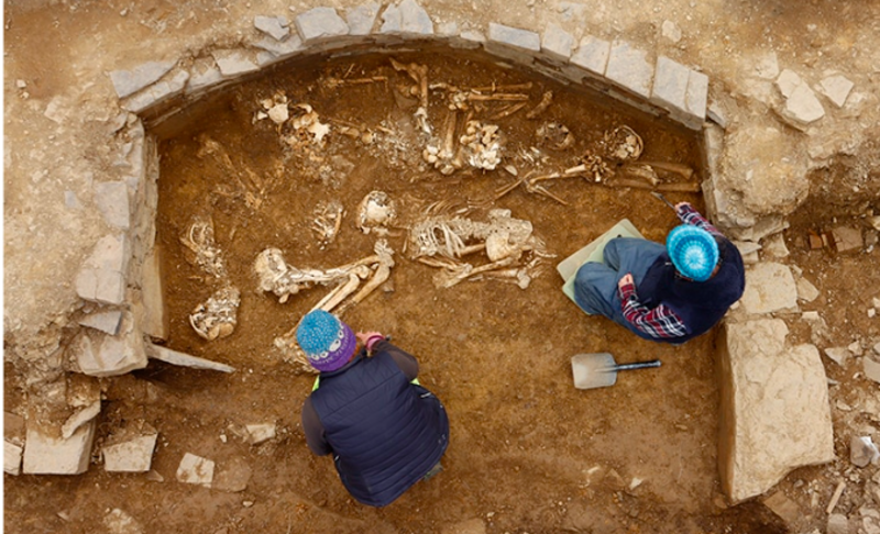 Stone Tomb Discovered In Scotland Displaying Hugging Skeletons 1
