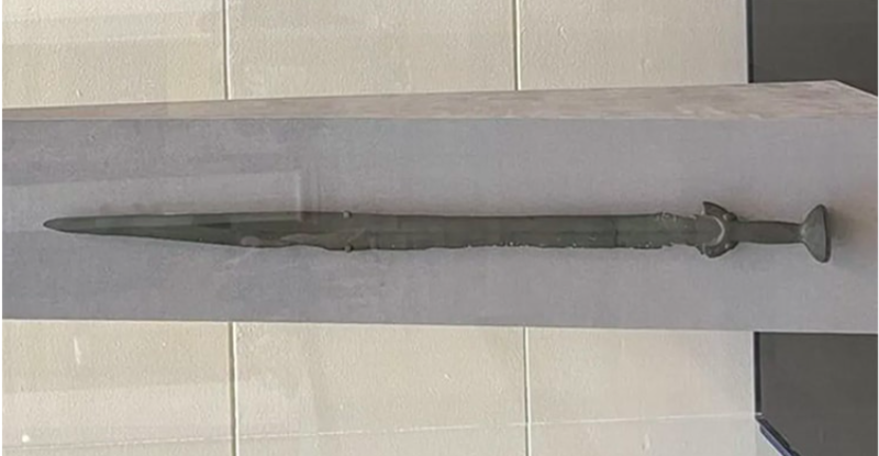 Supposed Fake Sword In Museum Turns Out To Be Authentic 3000-Year-Old Weapon 1