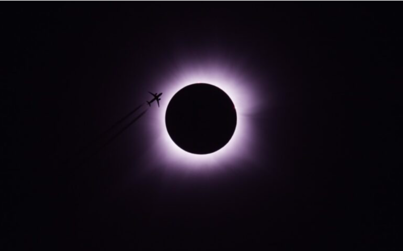 Incredible Photograph Of Airplane Flying Past The Solar Eclipse Wins Contest 1
