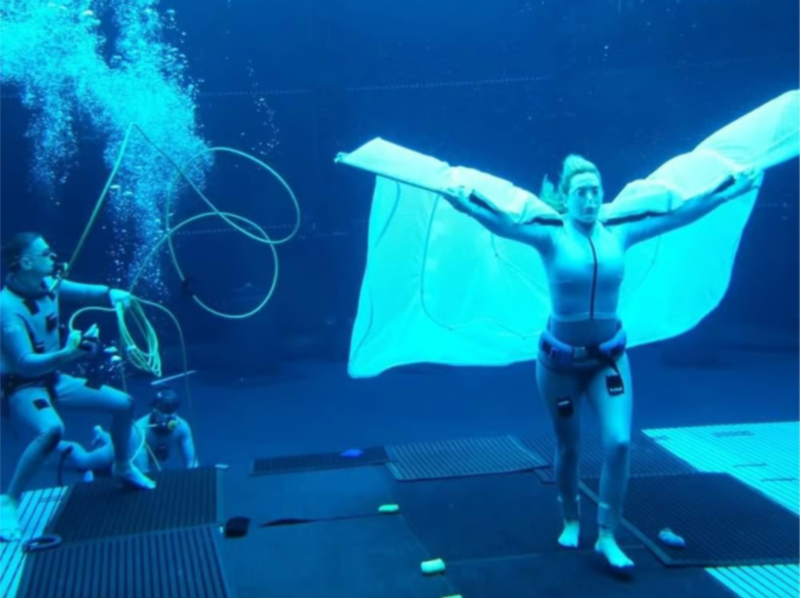 Kate Winslet Breaks Record For Longest Period Underwater Without Oxygen 1