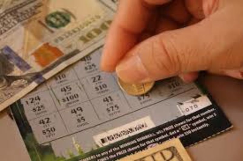Lottery Winner Wins $1 Million After Buying Ticket With $20 Found On The Ground 1