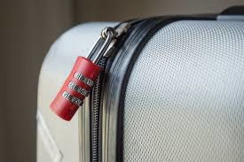 Why You Should Never Put a Padlock On Your Suitcase 1