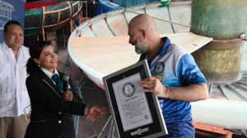 Man Sets New Record For Living Underwater For Over a 100 Days 1