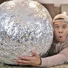Video: The Most Satisfying Video Of Tinfoil Balls!