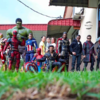 Funny Guy Creates Hilarious Photos With Tiny Superhero Toys By Using Forced Perspective